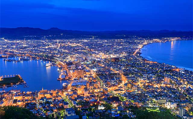 世界三大夜景が見られる函館でロマンティックなひとときを。夜景スポットを紹介のイメージ（別ウィンドウで開きます）